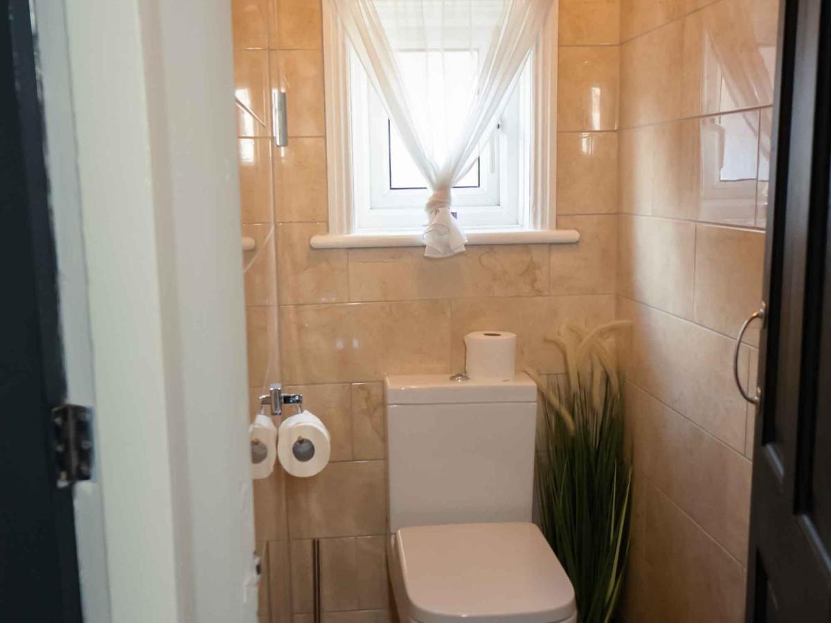 Pass The Keys Amazing, Newly Renovated 5Bedroom House Sleeps 10 Scarborough Exteriér fotografie