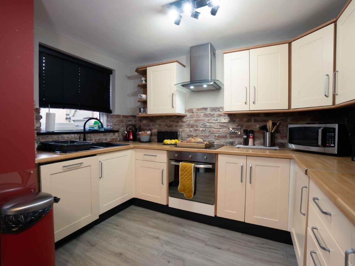Pass The Keys Amazing, Newly Renovated 5Bedroom House Sleeps 10 Scarborough Exteriér fotografie