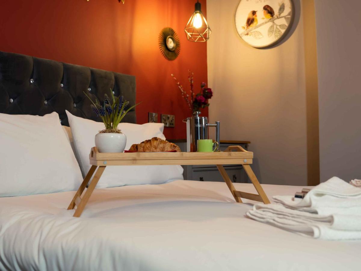 Pass The Keys Amazing, Newly Renovated 5Bedroom House Sleeps 10 Scarborough Exteriér fotografie