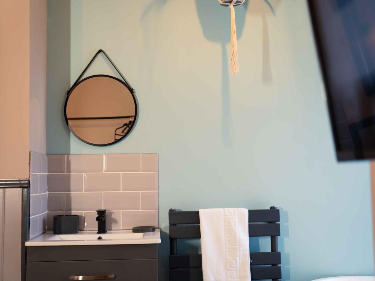 Pass The Keys Amazing, Newly Renovated 5Bedroom House Sleeps 10 Scarborough Exteriér fotografie