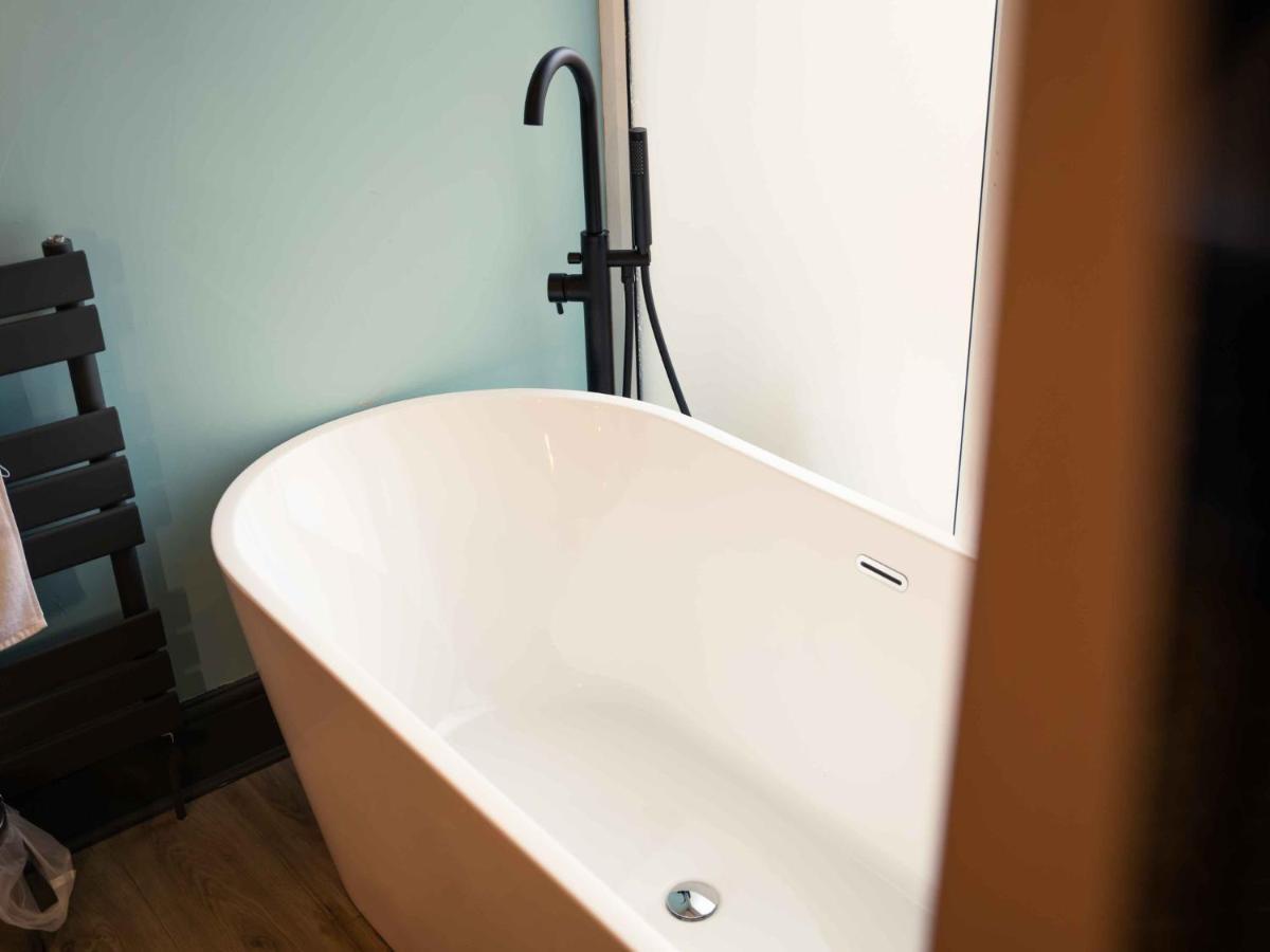Pass The Keys Amazing, Newly Renovated 5Bedroom House Sleeps 10 Scarborough Exteriér fotografie