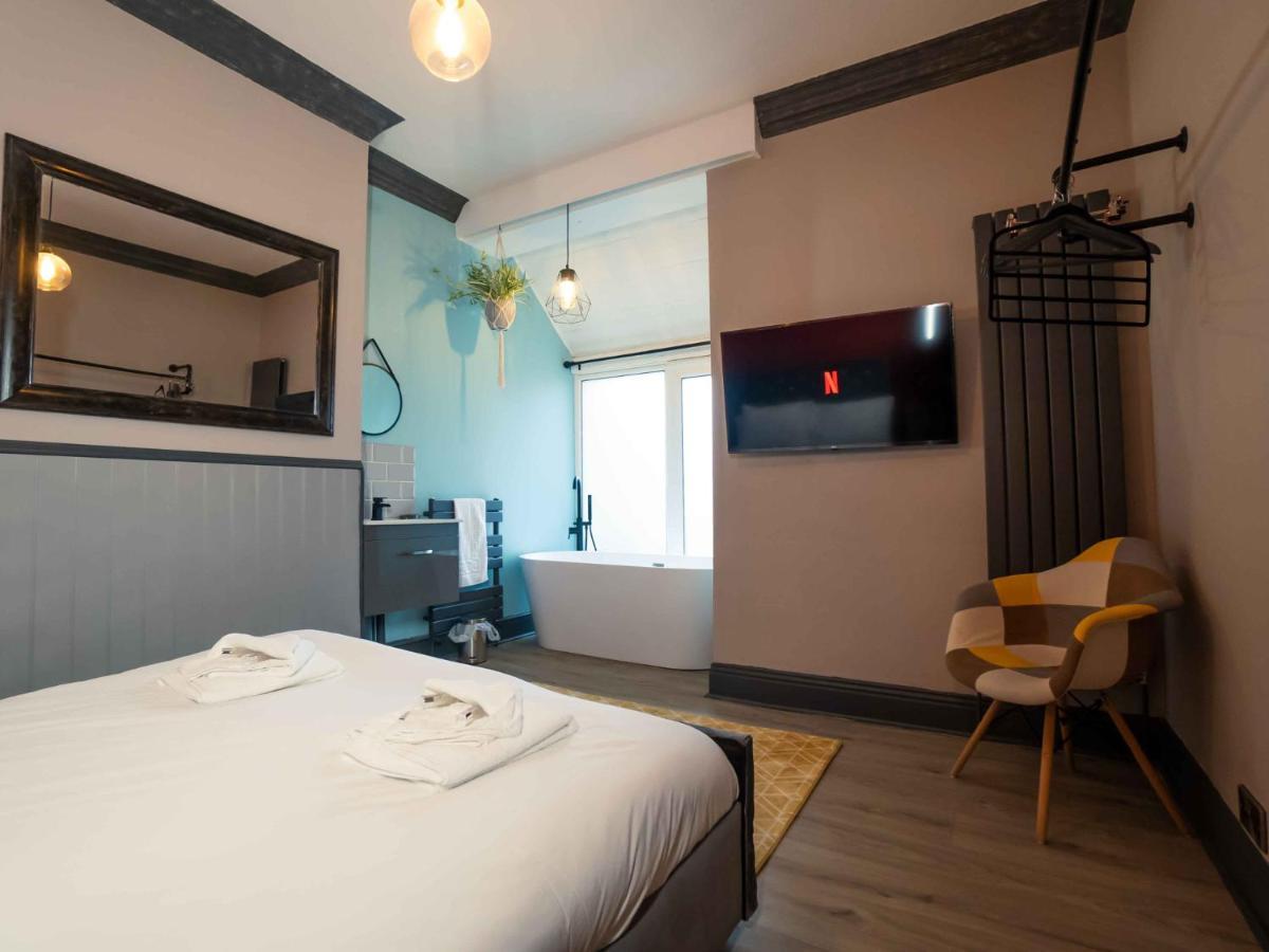 Pass The Keys Amazing, Newly Renovated 5Bedroom House Sleeps 10 Scarborough Exteriér fotografie