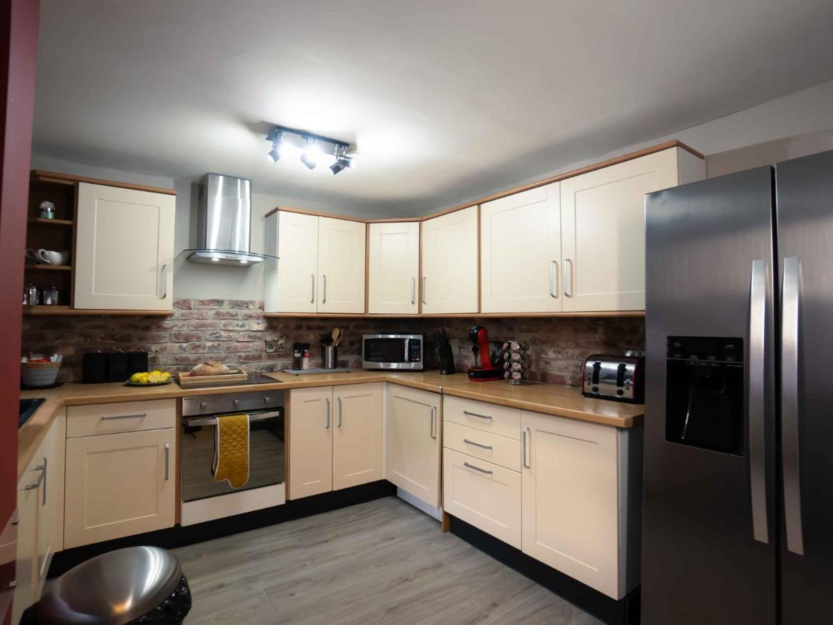 Pass The Keys Amazing, Newly Renovated 5Bedroom House Sleeps 10 Scarborough Exteriér fotografie