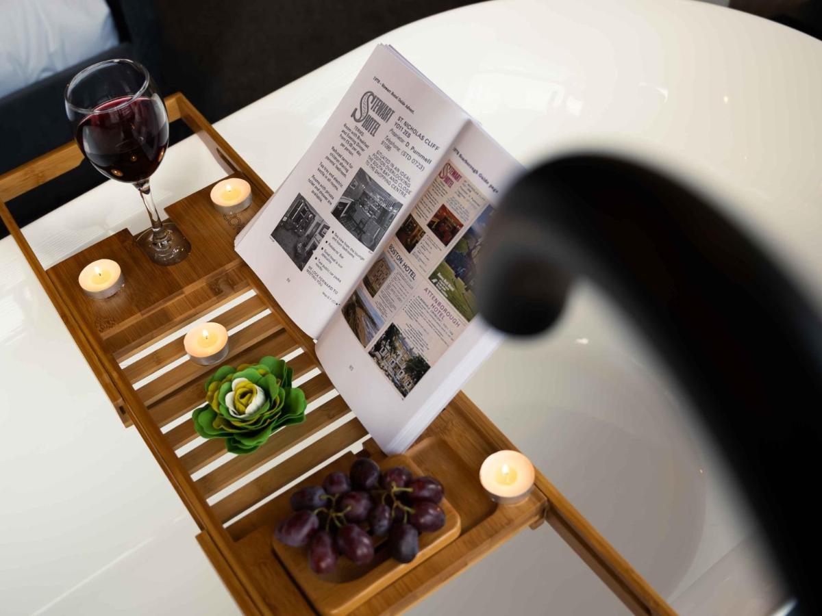 Pass The Keys Amazing, Newly Renovated 5Bedroom House Sleeps 10 Scarborough Exteriér fotografie